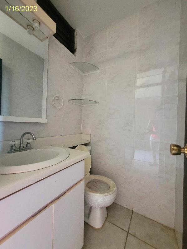 MEDIO BAÑO