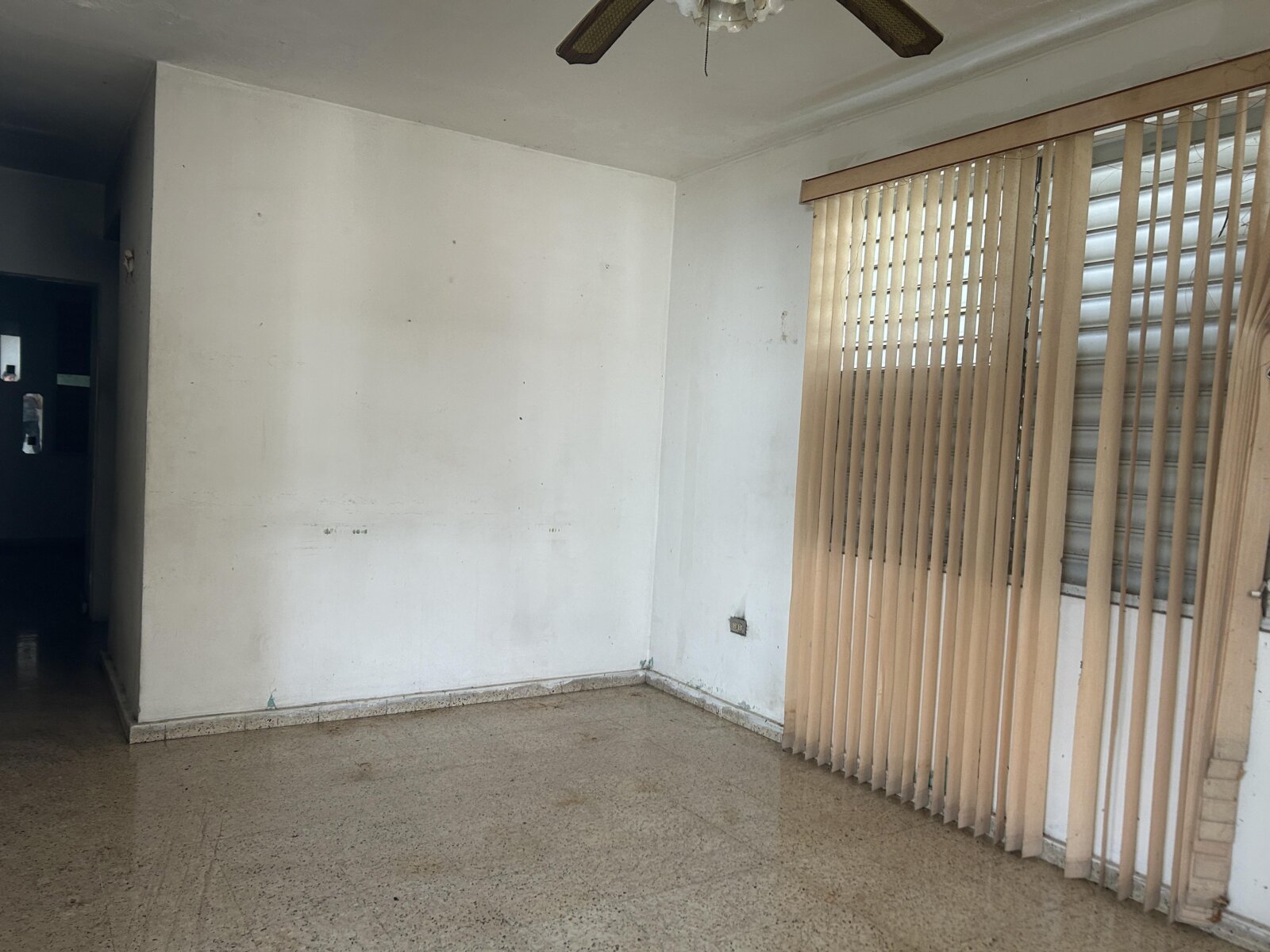 SALA (1)